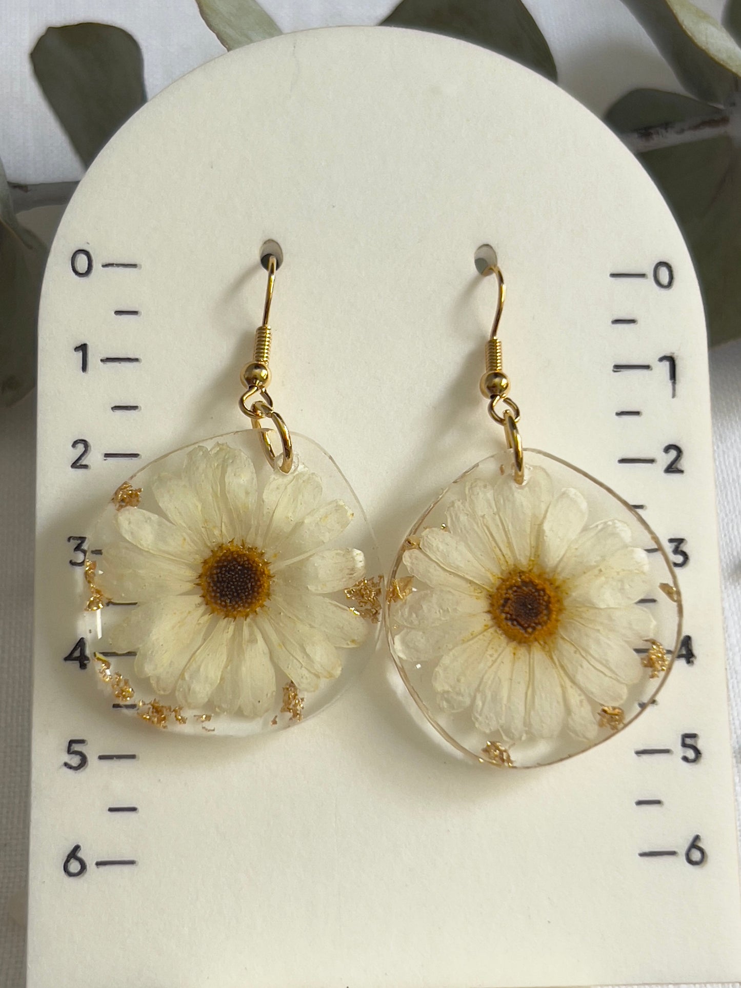 White daisy floral earrings