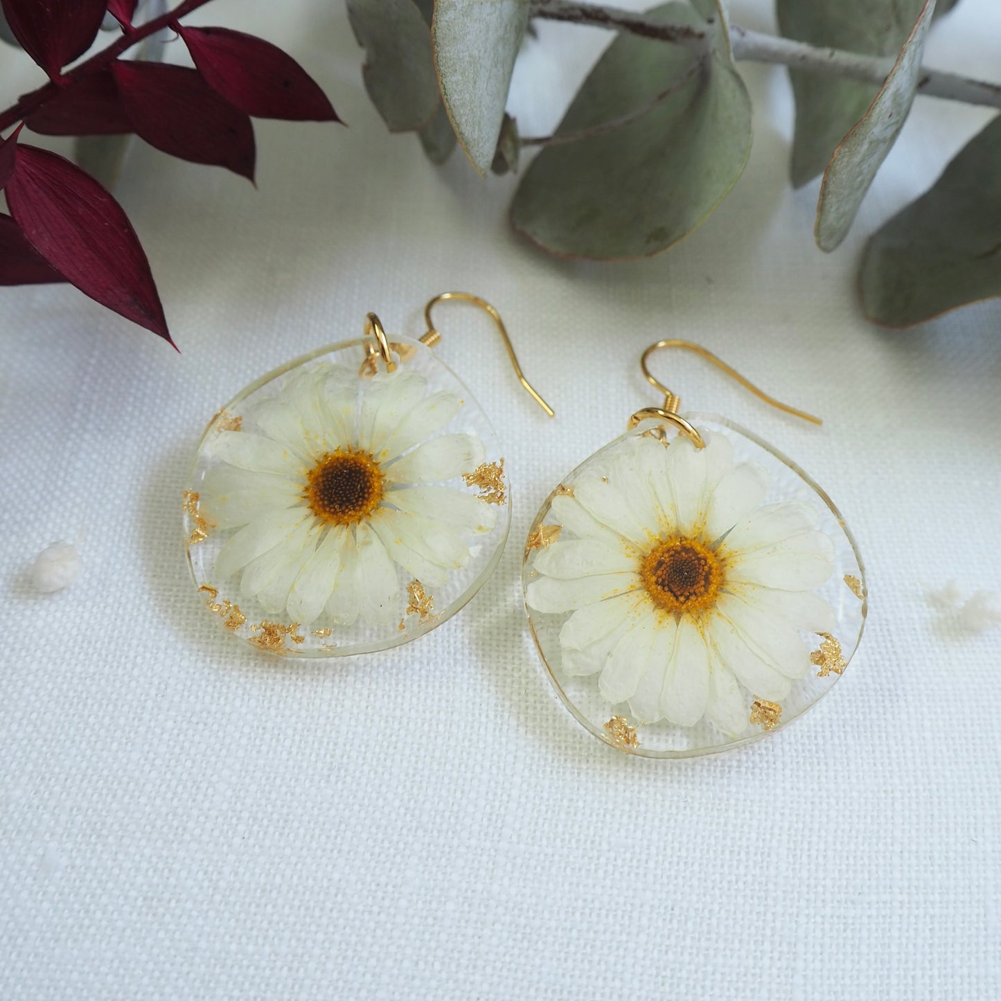 White daisy floral earrings
