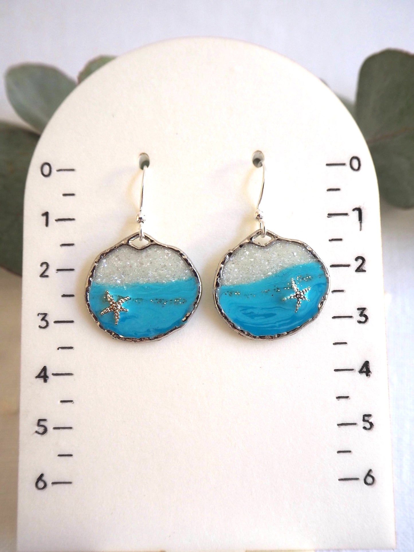 Round silver ocean starfish earrings